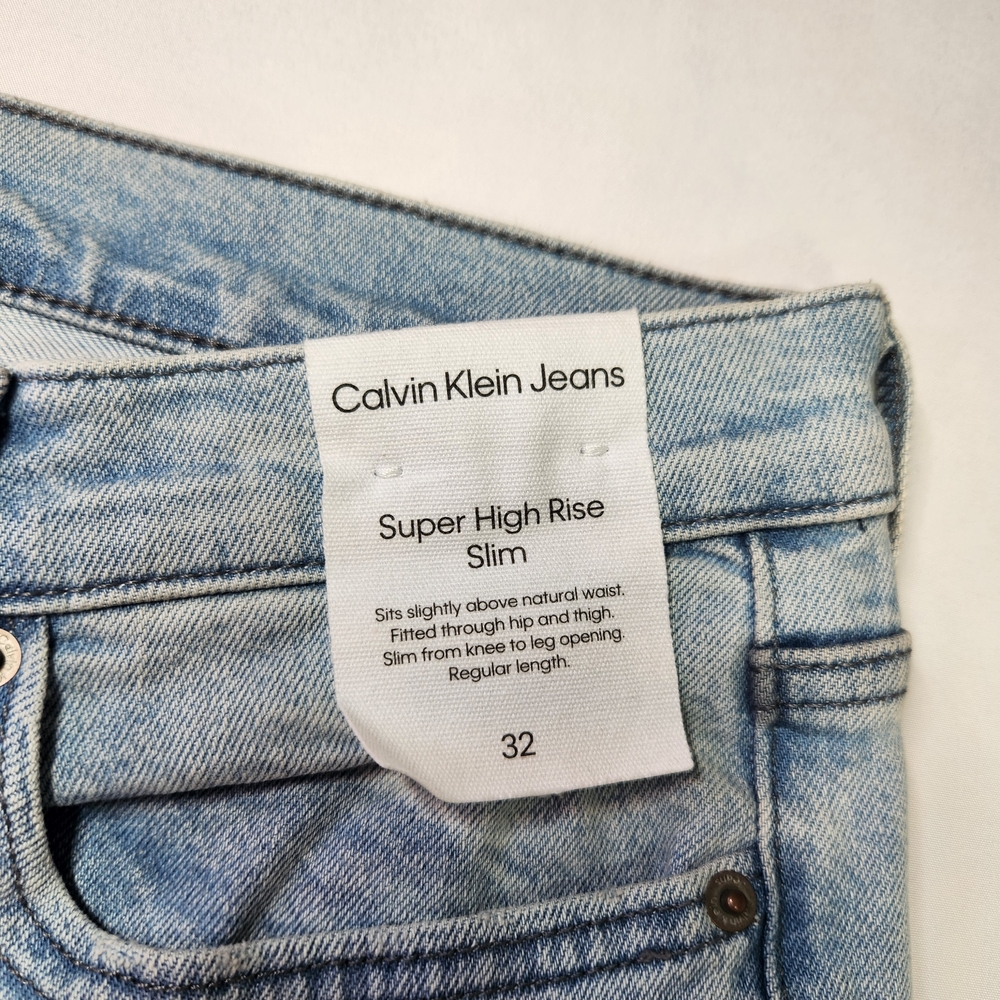 ⭐️NWT Calvin Klein Super High Rise Slim Jeans – Size 32 – Light Wash - Picture 6 of 11